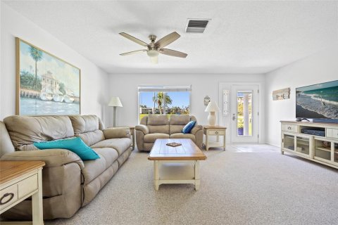 Villa ou maison à vendre à Punta Gorda, Floride: 2 chambres, 106.65 m2 № 1824088 - photo 6