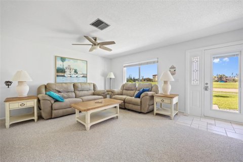 Villa ou maison à vendre à Punta Gorda, Floride: 2 chambres, 106.65 m2 № 1824088 - photo 5
