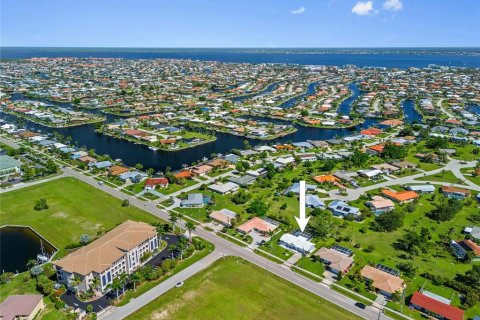 Villa ou maison à vendre à Punta Gorda, Floride: 2 chambres, 106.65 m2 № 1824088 - photo 2