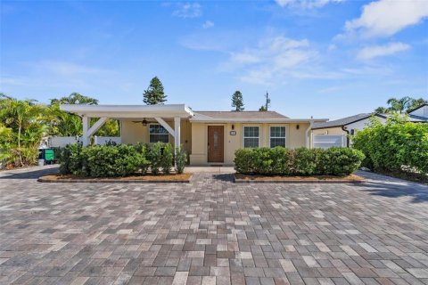 Villa ou maison à louer à Saint Pete Beach, Floride: 3 chambres, 174.28 m2 № 1740256 - photo 1