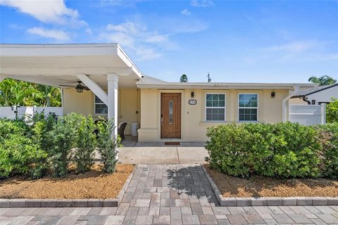 Villa ou maison à louer à Saint Pete Beach, Floride: 3 chambres, 174.28 m2 № 1740256 - photo 2