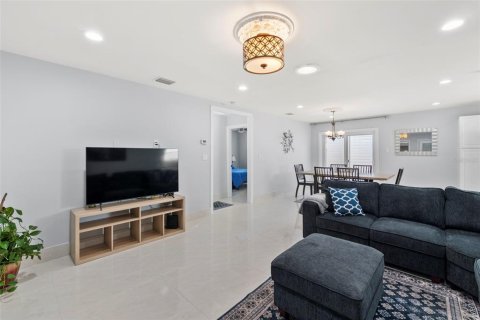 Villa ou maison à louer à Saint Pete Beach, Floride: 3 chambres, 174.28 m2 № 1740256 - photo 7