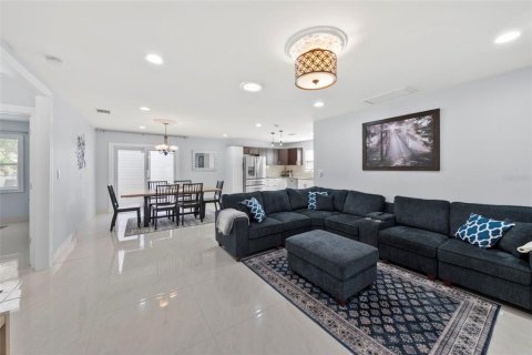 Villa ou maison à louer à Saint Pete Beach, Floride: 3 chambres, 174.28 m2 № 1740256 - photo 5