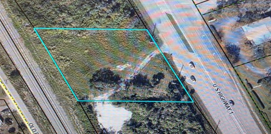 Commercial property in Sebastian, Florida № 1969250