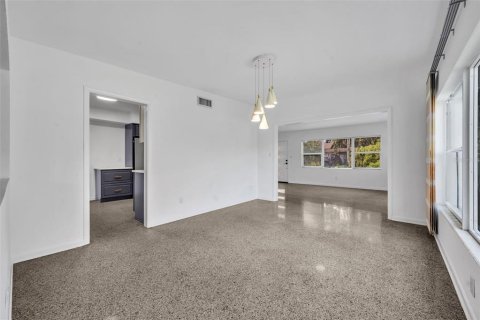 House in Orlando, Florida 3 bedrooms, 156.45 sq.m. № 1853657 - photo 5