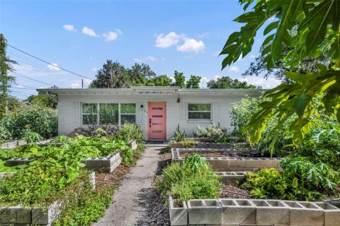 House in Orlando, Florida 3 bedrooms, 156.45 sq.m. № 1853657 - photo 1