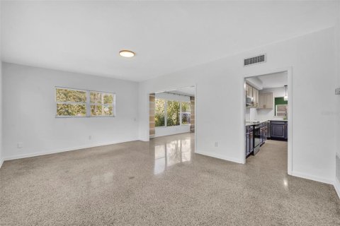 House in Orlando, Florida 3 bedrooms, 156.45 sq.m. № 1853657 - photo 4