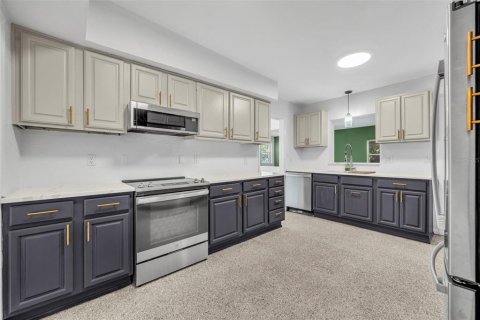 House in Orlando, Florida 3 bedrooms, 156.45 sq.m. № 1853657 - photo 13