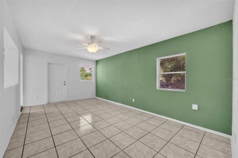 House in Orlando, Florida 3 bedrooms, 156.45 sq.m. № 1853657 - photo 9