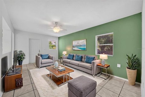 House in Orlando, Florida 3 bedrooms, 156.45 sq.m. № 1853657 - photo 10