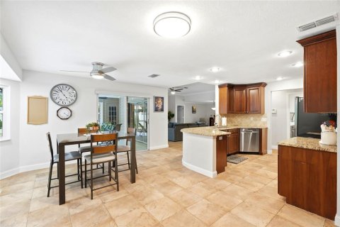 House in Palm Harbor, Florida 3 bedrooms, 182.27 sq.m. № 2195938 - photo 14