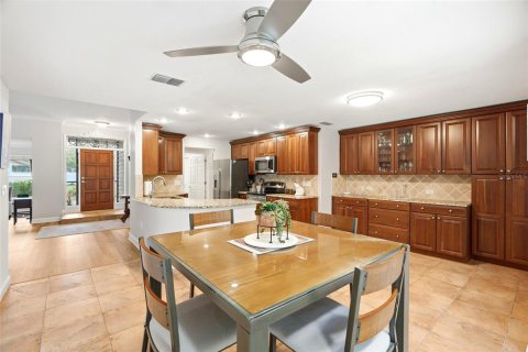House in Palm Harbor, Florida 3 bedrooms, 182.27 sq.m. № 2195938 - photo 13