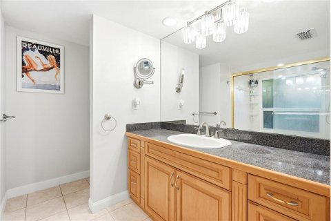 House in Palm Harbor, Florida 3 bedrooms, 182.27 sq.m. № 2195938 - photo 20