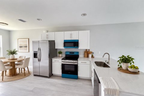 Immobilier commercial à vendre à Port Charlotte, Floride: 6 chambres, 215.9 m2 № 2410565 - photo 2