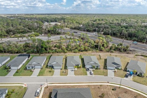 House in Port Charlotte, Florida 3 bedrooms, 159.42 sq.m. № 2147522 - photo 29