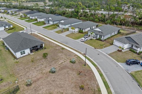 House in Port Charlotte, Florida 3 bedrooms, 159.42 sq.m. № 2147522 - photo 26