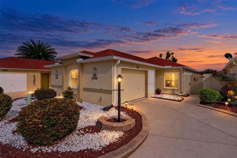 Villa ou maison à The Villages, Floride 2 chambres, 101.64 m2 № 2430542