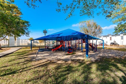 Apartment in Miami, Florida 2 bedrooms, 70.88 sq.m. № 2041120 - photo 17