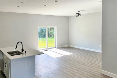 House in Port Charlotte, Florida 4 bedrooms, 151.99 sq.m. № 2227894 - photo 22