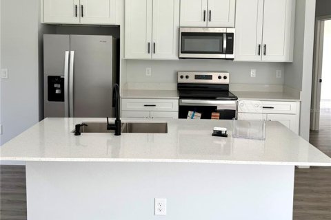 House in Port Charlotte, Florida 4 bedrooms, 151.99 sq.m. № 2227894 - photo 5