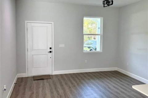 House in Port Charlotte, Florida 4 bedrooms, 151.99 sq.m. № 2227894 - photo 4