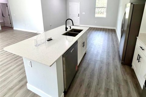 House in Port Charlotte, Florida 4 bedrooms, 151.99 sq.m. № 2227894 - photo 8