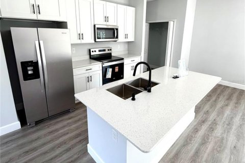House in Port Charlotte, Florida 4 bedrooms, 151.99 sq.m. № 2227894 - photo 6
