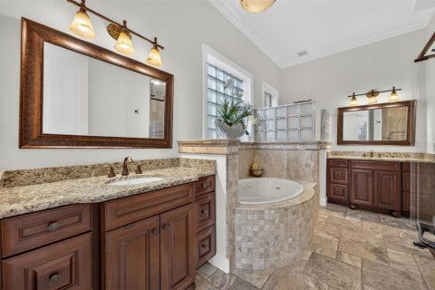 House in Winter Park, Florida 4 bedrooms, 283.17 sq.m. № 2321213 - photo 14