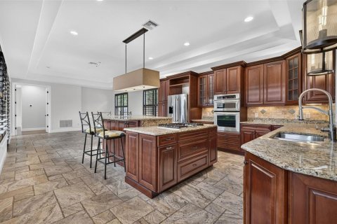 House in Winter Park, Florida 4 bedrooms, 283.17 sq.m. № 2321213 - photo 6