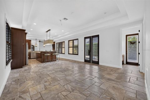 House in Winter Park, Florida 4 bedrooms, 283.17 sq.m. № 2321213 - photo 11