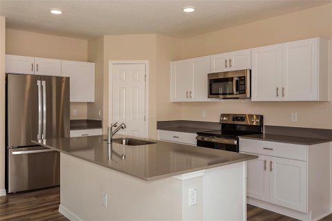 House in Haines City, Florida 4 bedrooms, 189.43 sq.m. № 1767457 - photo 2