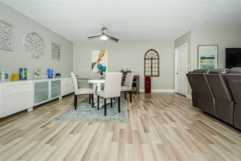 Condo in Tarpon Springs, Florida, 3 bedrooms  № 1680390 - photo 12