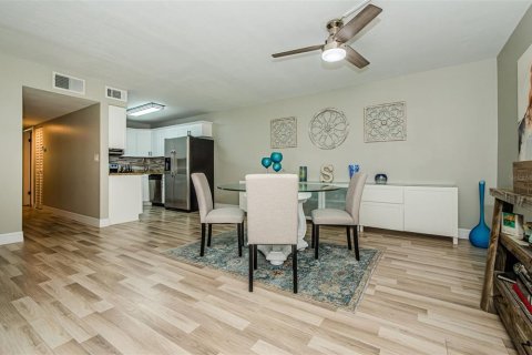 Condo in Tarpon Springs, Florida, 3 bedrooms  № 1680390 - photo 10