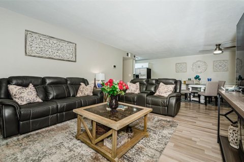 Condo in Tarpon Springs, Florida, 3 bedrooms  № 1680390 - photo 8