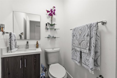 Townhouse in Miami, Florida 3 bedrooms, 140.1 sq.m. № 2028088 - photo 5