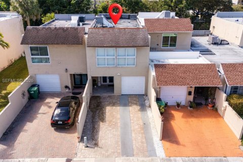 Townhouse in Miami, Florida 3 bedrooms, 140.1 sq.m. № 2028088 - photo 22