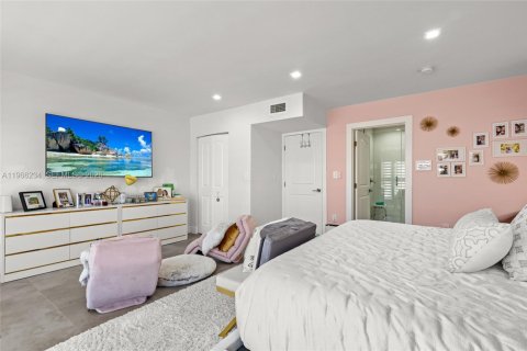 Townhouse in Miami, Florida 3 bedrooms, 140.1 sq.m. № 2028088 - photo 13