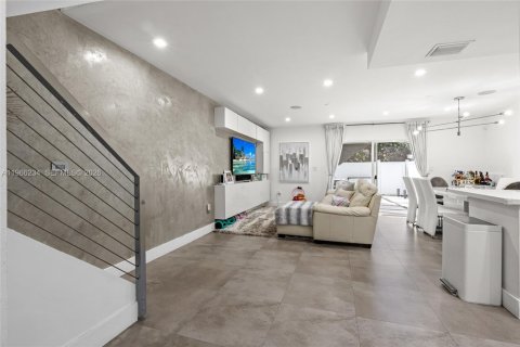 Townhouse in Miami, Florida 3 bedrooms, 140.1 sq.m. № 2028088