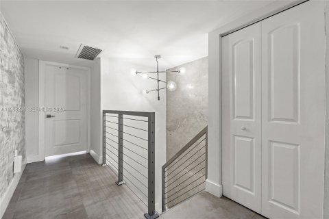 Townhouse in Miami, Florida 3 bedrooms, 140.1 sq.m. № 2028088 - photo 17