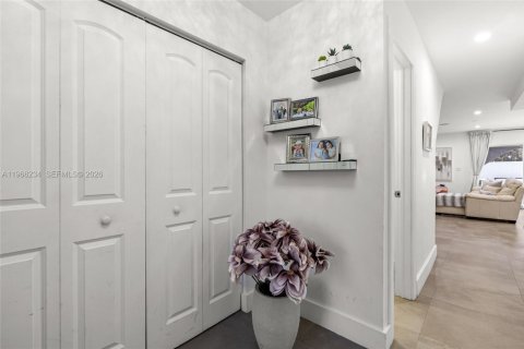 Townhouse in Miami, Florida 3 bedrooms, 140.1 sq.m. № 2028088 - photo 4