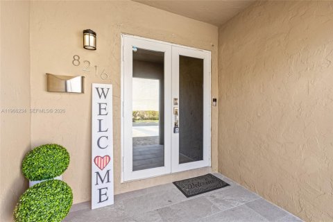 Townhouse in Miami, Florida 3 bedrooms, 140.1 sq.m. № 2028088 - photo 3