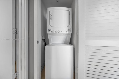 Купить кондоминиум в Холливуд, Флорида 2 спальни, 104.61м2, № 2012956 - фото 15