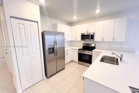 Таунхаус в Пемброк-Парк, Флорида 3 спальни, 118.54м2 № 2005766