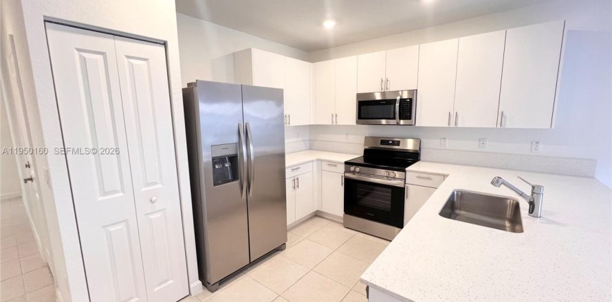 Таунхаус в Пемброк-Парк, Флорида 3 спальни, 118.54м2 № 2005766