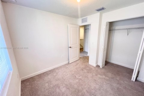 Снять в аренду таунхаус в Пемброк-Парк, Флорида 3 спальни, 118.54м2, № 2005766 - фото 7