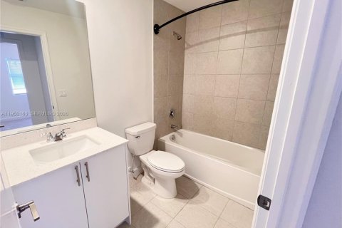 Снять в аренду таунхаус в Пемброк-Парк, Флорида 3 спальни, 118.54м2, № 2005766 - фото 8