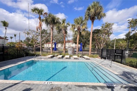 Снять в аренду таунхаус в Пемброк-Парк, Флорида 3 спальни, 118.54м2, № 2005766 - фото 16