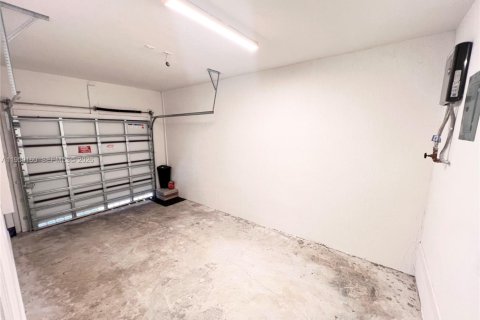 Снять в аренду таунхаус в Пемброк-Парк, Флорида 3 спальни, 118.54м2, № 2005766 - фото 13