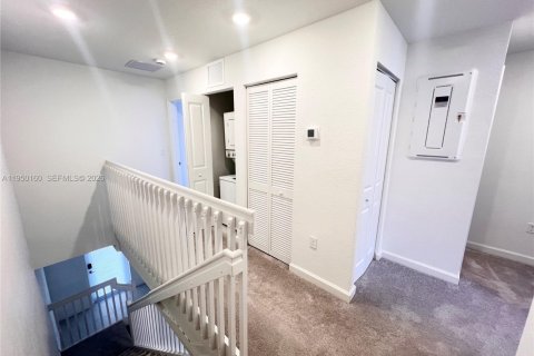 Снять в аренду таунхаус в Пемброк-Парк, Флорида 3 спальни, 118.54м2, № 2005766 - фото 6