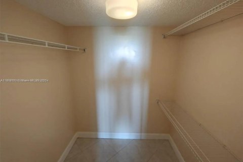 Condo in Aventura, Florida, 2 bedrooms  № 2013972 - photo 8